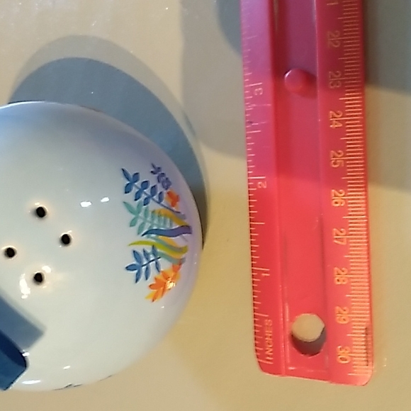 Porcelain potpourri diffuser. Excellent for linen closet. - Picture 2 of 7